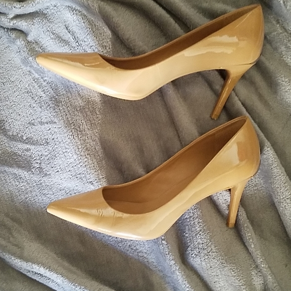 High heels - Picture 2 of 3